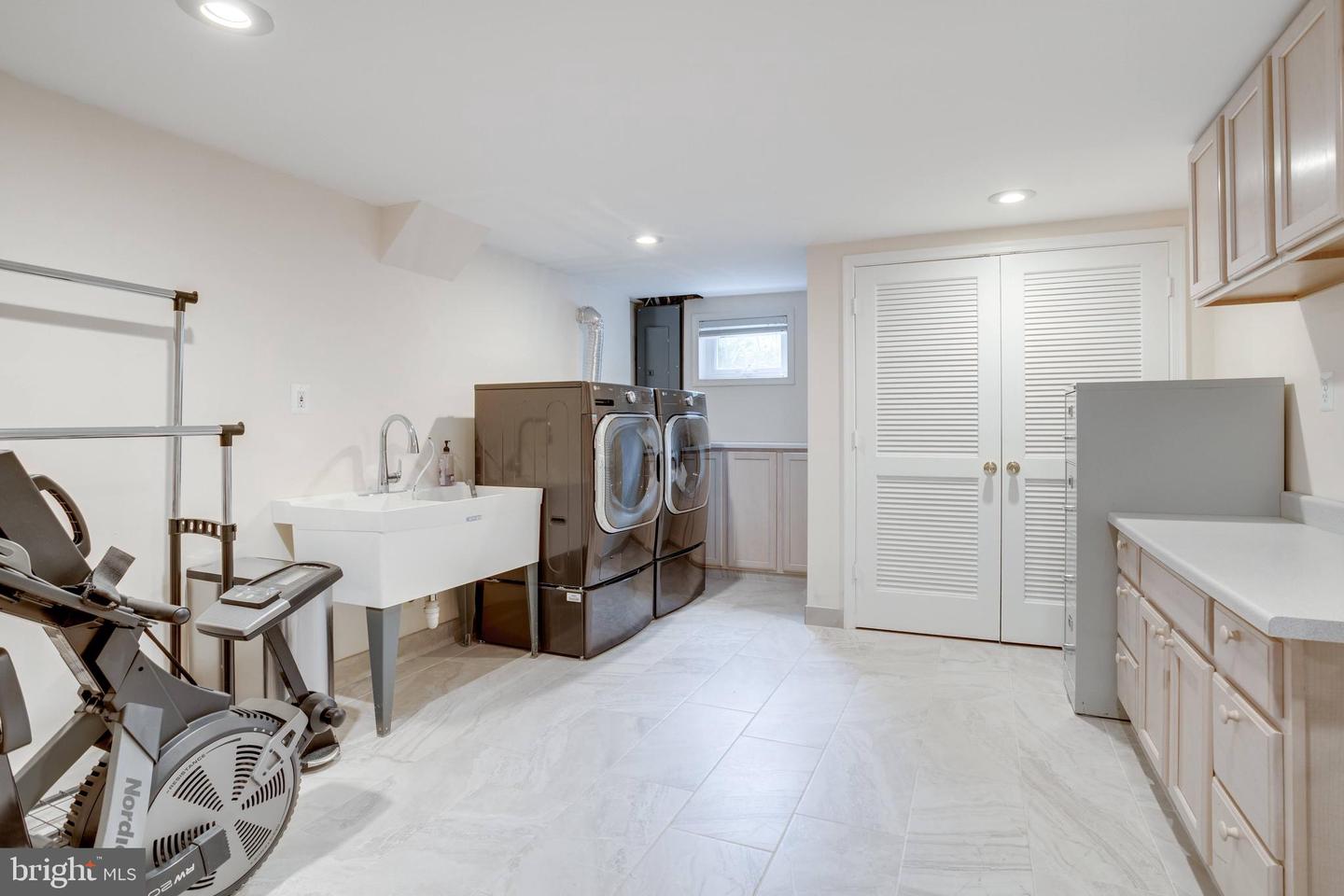 5039 PRESTWICK DR, FAIRFAX, Virginia 22030, 4 Bedrooms Bedrooms, ,3 BathroomsBathrooms,Residential,For sale,5039 PRESTWICK DR,VAFX2257362 MLS # VAFX2257362