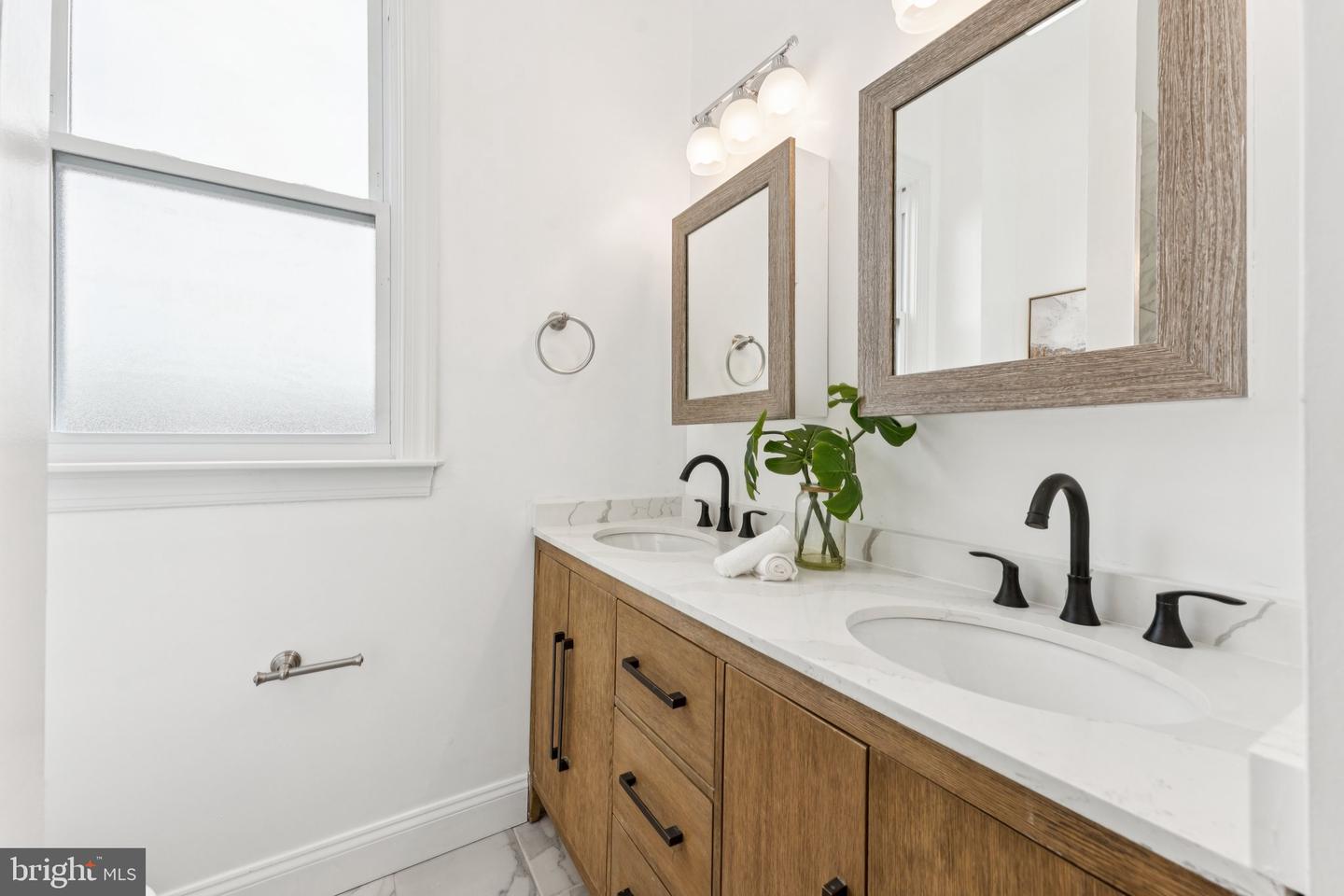 2105 4TH ST NE, WASHINGTON, District Of Columbia 20002, 4 Bedrooms Bedrooms, ,2 BathroomsBathrooms,Residential,For sale,2105 4TH ST NE,DCDC2212088 MLS # DCDC2212088