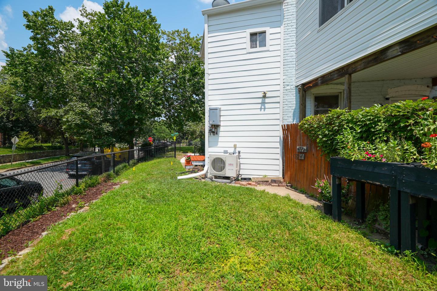1601 MASSACHUSETTS AVE SE, WASHINGTON, District Of Columbia 20003, 2 Bedrooms Bedrooms, ,1 BathroomBathrooms,Residential,For sale,1601 MASSACHUSETTS AVE SE,DCDC2212386 MLS # DCDC2212386