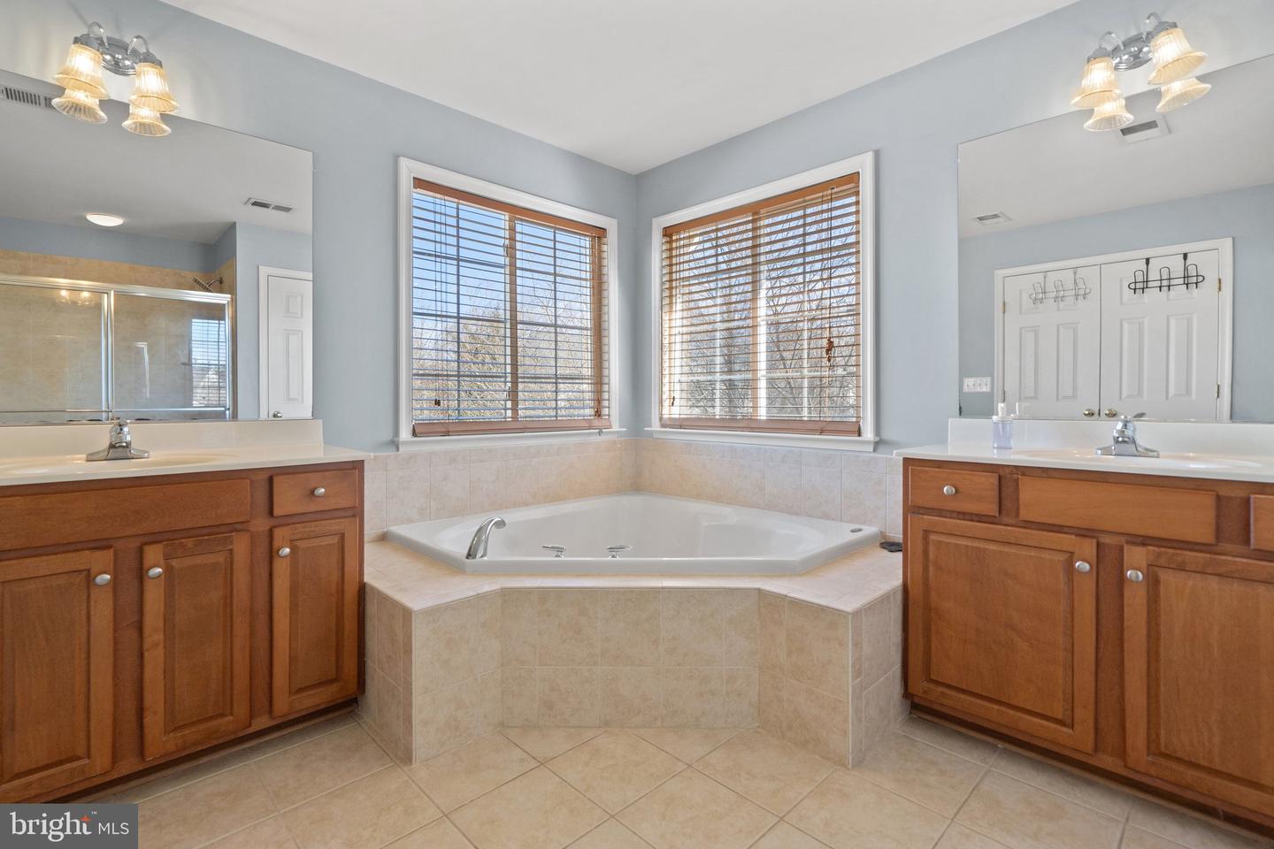 257 HIDDEN CREEK LN, WARRENTON, Virginia 20186, 4 Bedrooms Bedrooms, ,3 BathroomsBathrooms,Residential,For sale,257 HIDDEN CREEK LN,VAFQ2017620 MLS # VAFQ2017620