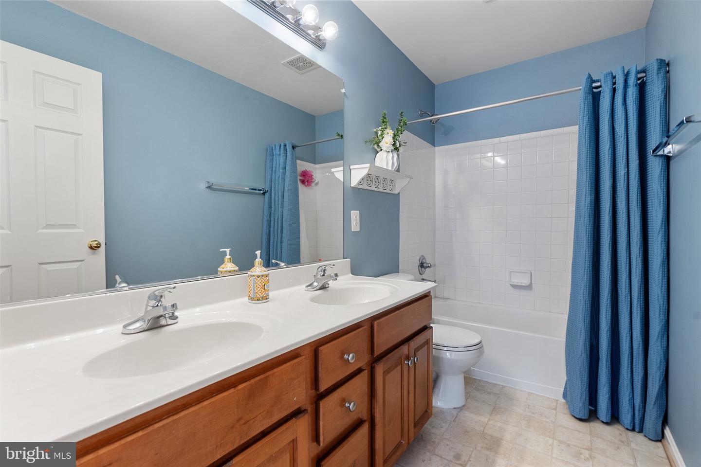 257 HIDDEN CREEK LN, WARRENTON, Virginia 20186, 4 Bedrooms Bedrooms, ,3 BathroomsBathrooms,Residential,For sale,257 HIDDEN CREEK LN,VAFQ2017620 MLS # VAFQ2017620