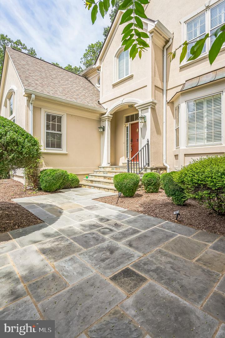 10680 ALLIWELLS CT, OAKTON, Virginia 22124, 4 Bedrooms Bedrooms, 11 Rooms Rooms,5 BathroomsBathrooms,Residential,For sale,10680 ALLIWELLS CT,VAFX2257964 MLS # VAFX2257964