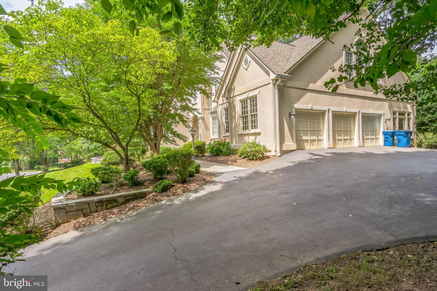 10680 ALLIWELLS CT, OAKTON, Virginia 22124, 4 Bedrooms Bedrooms, 11 Rooms Rooms,5 BathroomsBathrooms,Residential,For sale,10680 ALLIWELLS CT,VAFX2257964 MLS # VAFX2257964