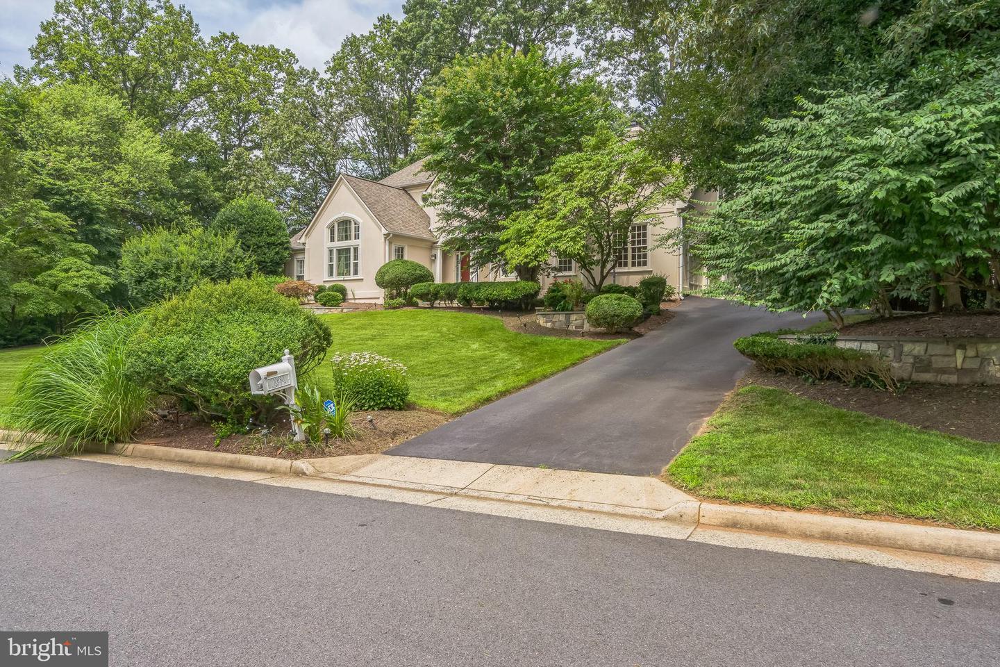 10680 ALLIWELLS CT, OAKTON, Virginia 22124, 4 Bedrooms Bedrooms, 11 Rooms Rooms,5 BathroomsBathrooms,Residential,For sale,10680 ALLIWELLS CT,VAFX2257964 MLS # VAFX2257964