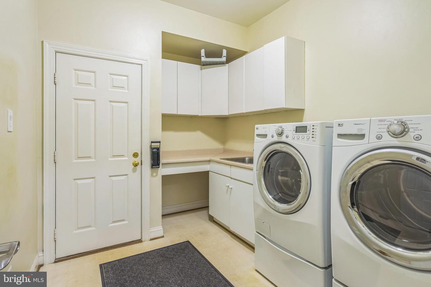 10680 ALLIWELLS CT, OAKTON, Virginia 22124, 4 Bedrooms Bedrooms, 11 Rooms Rooms,5 BathroomsBathrooms,Residential,For sale,10680 ALLIWELLS CT,VAFX2257964 MLS # VAFX2257964