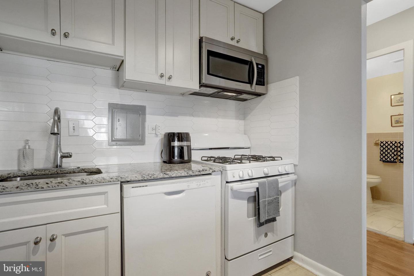 5340 HOLMES RUN PKWY #510, ALEXANDRIA, Virginia 22304, 1 Bedroom Bedrooms, ,1 BathroomBathrooms,Residential,For sale,5340 HOLMES RUN PKWY #510,VAAX2047930 MLS # VAAX2047930