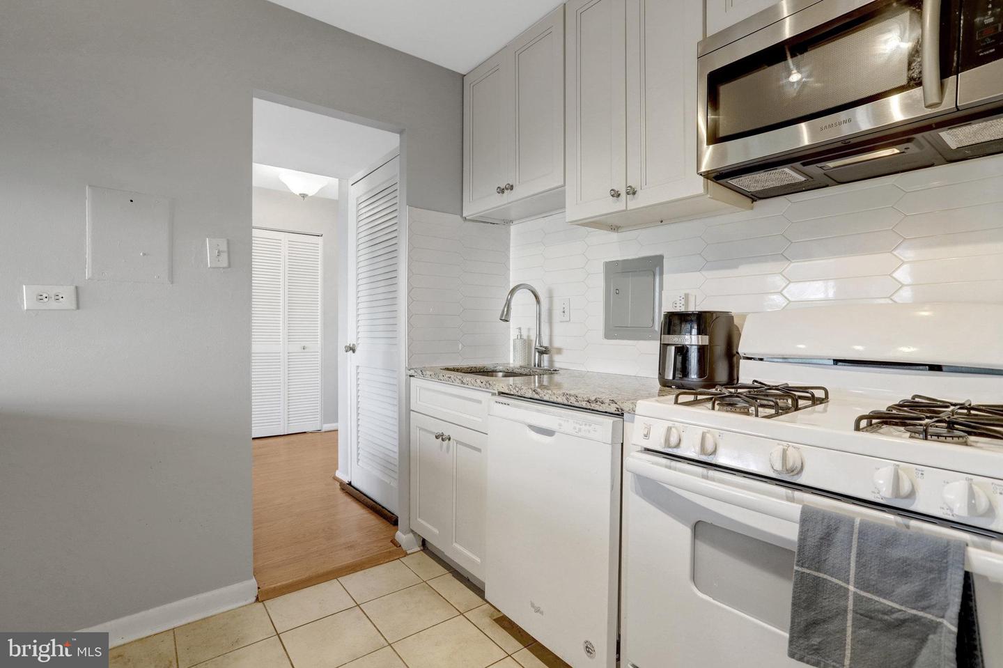5340 HOLMES RUN PKWY #510, ALEXANDRIA, Virginia 22304, 1 Bedroom Bedrooms, ,1 BathroomBathrooms,Residential,For sale,5340 HOLMES RUN PKWY #510,VAAX2047930 MLS # VAAX2047930