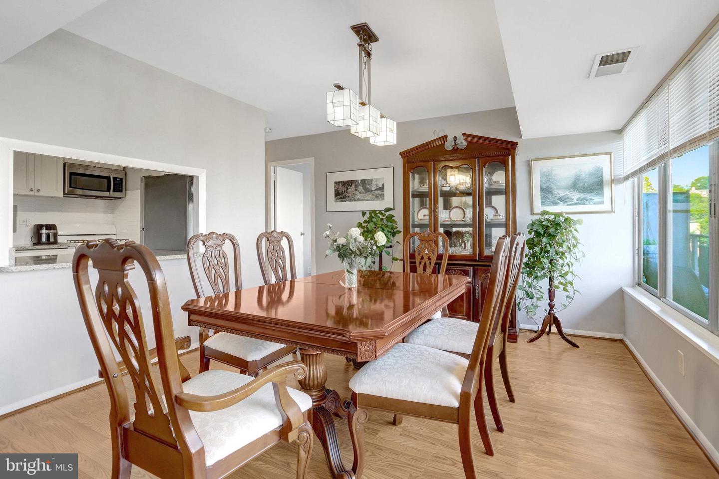 5340 HOLMES RUN PKWY #510, ALEXANDRIA, Virginia 22304, 1 Bedroom Bedrooms, ,1 BathroomBathrooms,Residential,For sale,5340 HOLMES RUN PKWY #510,VAAX2047930 MLS # VAAX2047930
