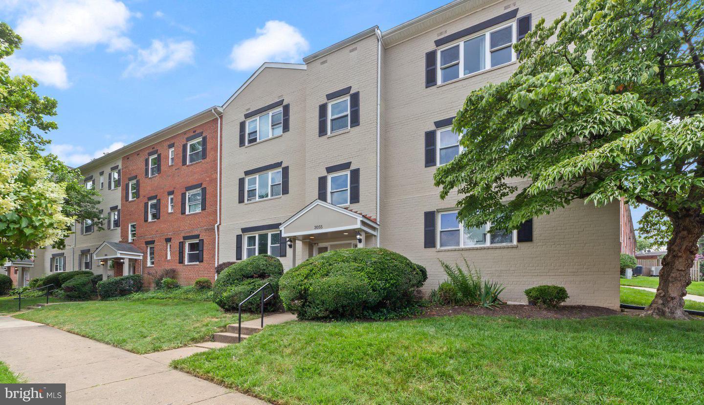 3055 PATRICK HENRY DR #101, FALLS CHURCH, Virginia 22044, 1 Bedroom Bedrooms, ,1 BathroomBathrooms,Residential,For sale,3055 PATRICK HENRY DR #101,VAFX2258010 MLS # VAFX2258010