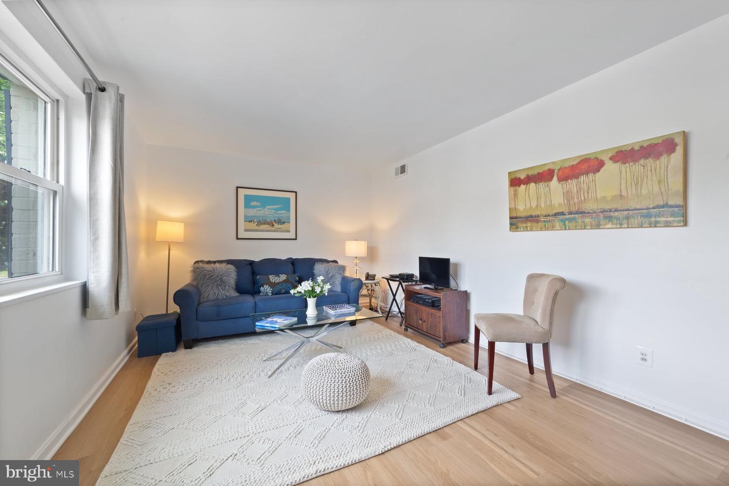 3055 PATRICK HENRY DR #101, FALLS CHURCH, Virginia 22044, 1 Bedroom Bedrooms, ,1 BathroomBathrooms,Residential,For sale,3055 PATRICK HENRY DR #101,VAFX2258010 MLS # VAFX2258010