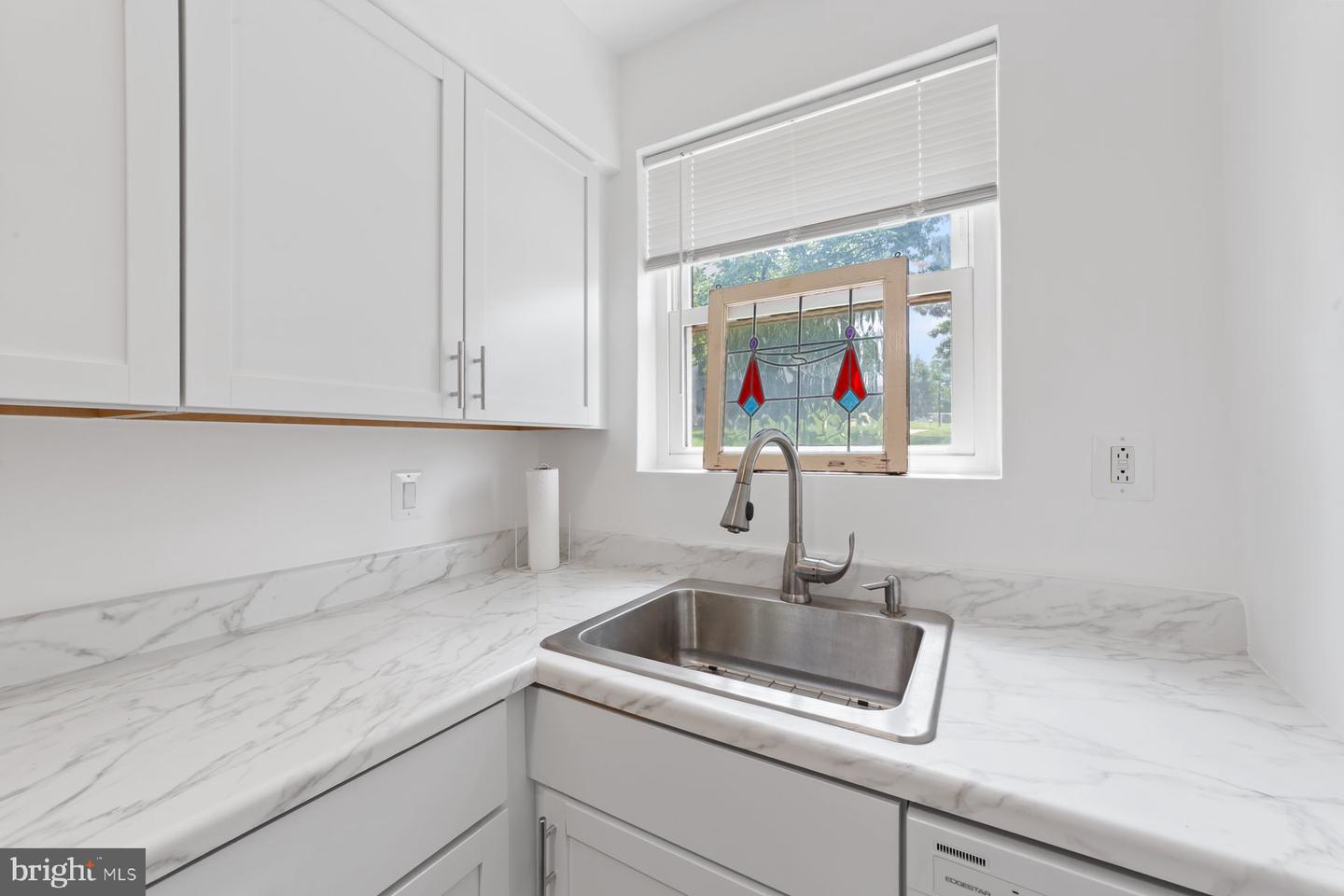 3055 PATRICK HENRY DR #101, FALLS CHURCH, Virginia 22044, 1 Bedroom Bedrooms, ,1 BathroomBathrooms,Residential,For sale,3055 PATRICK HENRY DR #101,VAFX2258010 MLS # VAFX2258010