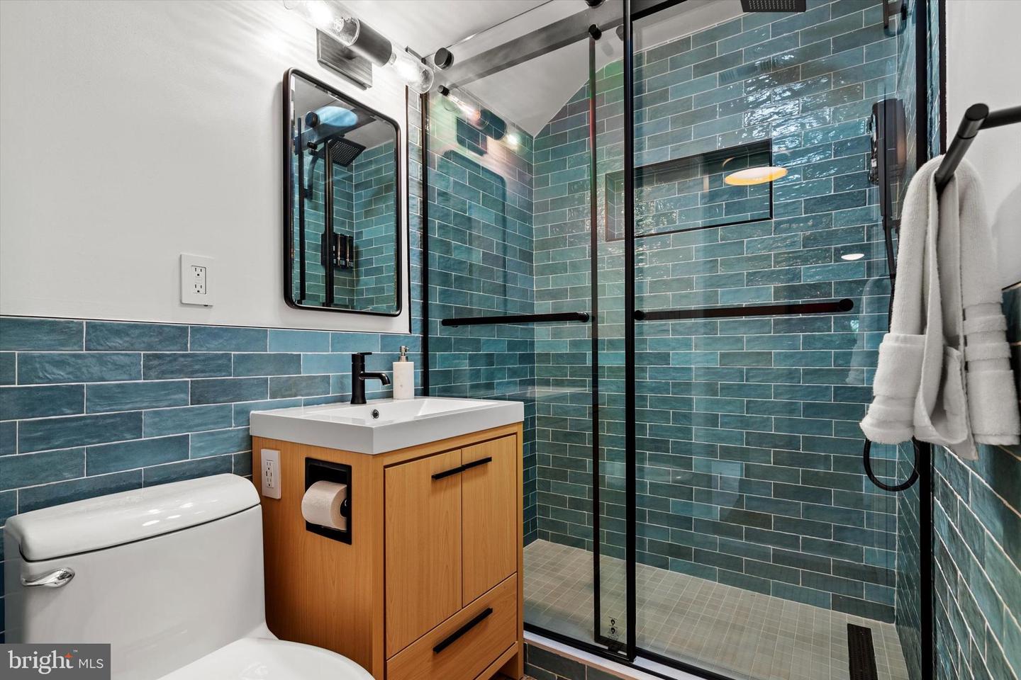 5105 1ST ST N, ARLINGTON, Virginia 22203, 4 Bedrooms Bedrooms, ,3 BathroomsBathrooms,Residential,For sale,5105 1ST ST N,VAAR2061494 MLS # VAAR2061494