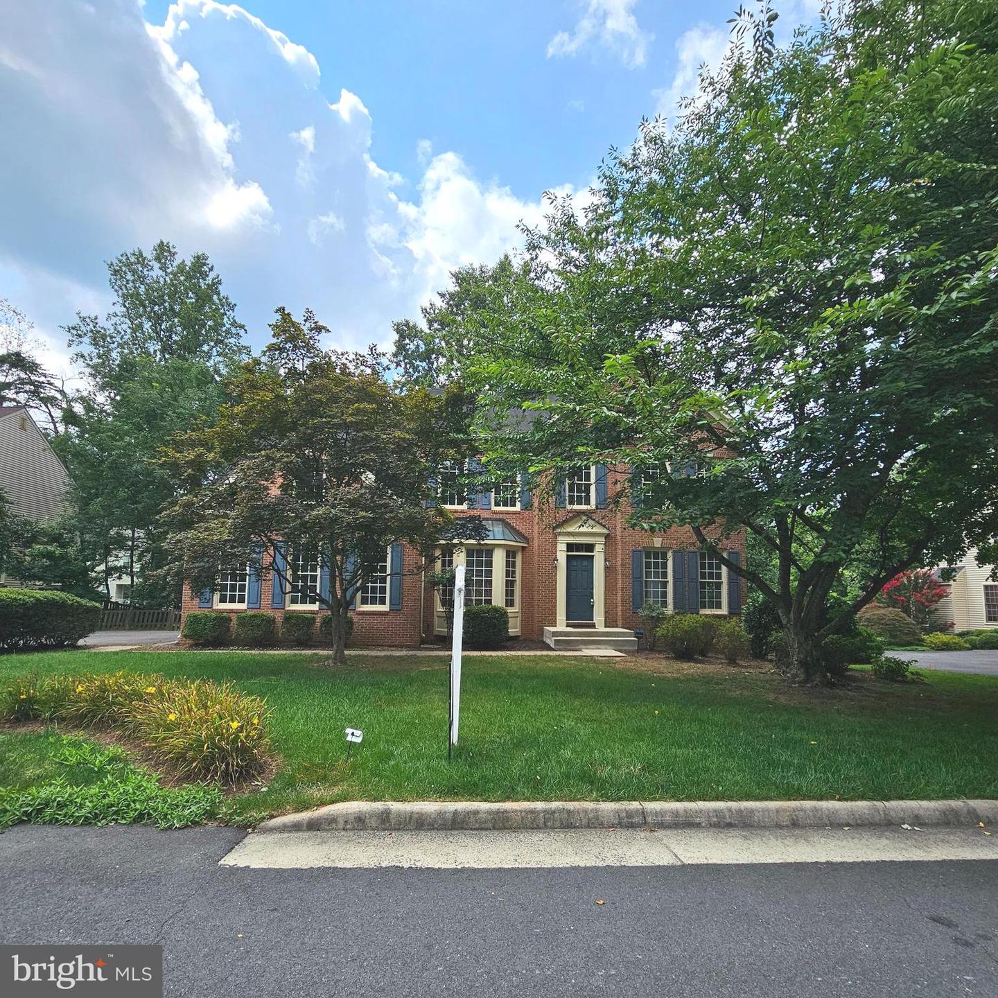 5267 TRACTOR LN, FAIRFAX, Virginia 22030, 5 Bedrooms Bedrooms, ,4 BathroomsBathrooms,Residential,For sale,5267 TRACTOR LN,VAFX2258060 MLS # VAFX2258060