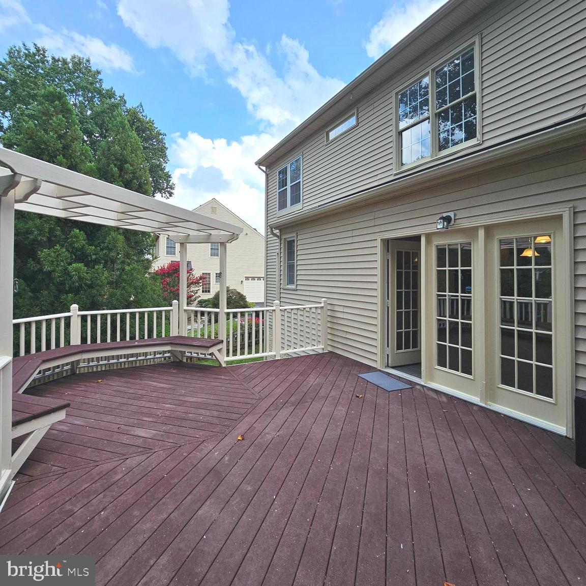 5267 TRACTOR LN, FAIRFAX, Virginia 22030, 5 Bedrooms Bedrooms, ,4 BathroomsBathrooms,Residential,For sale,5267 TRACTOR LN,VAFX2258060 MLS # VAFX2258060
