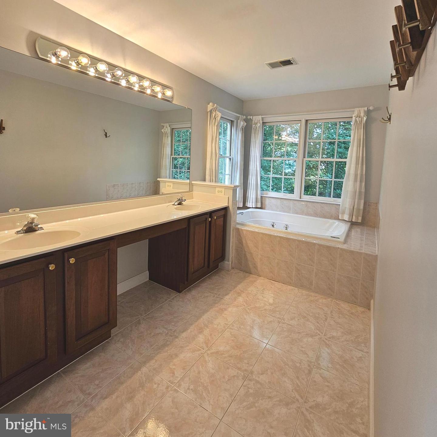 5267 TRACTOR LN, FAIRFAX, Virginia 22030, 5 Bedrooms Bedrooms, ,4 BathroomsBathrooms,Residential,For sale,5267 TRACTOR LN,VAFX2258060 MLS # VAFX2258060