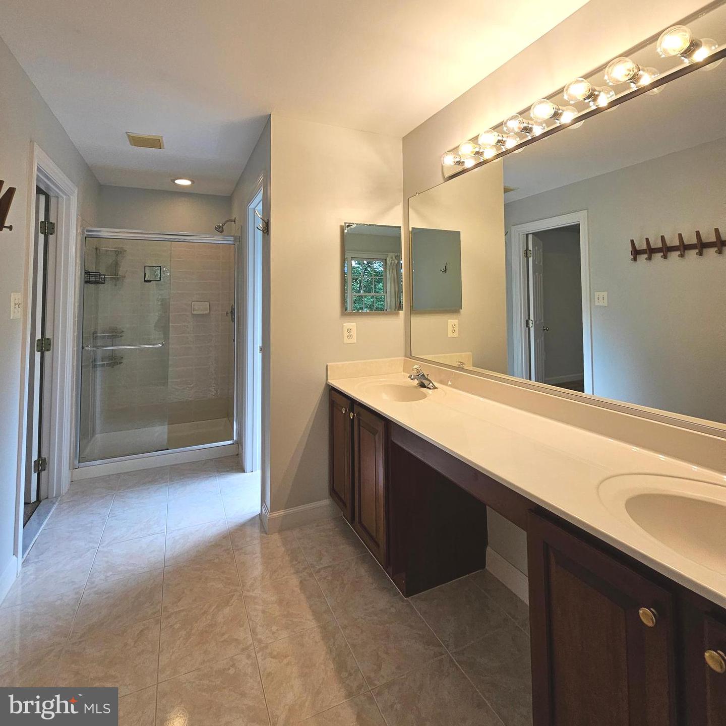 5267 TRACTOR LN, FAIRFAX, Virginia 22030, 5 Bedrooms Bedrooms, ,4 BathroomsBathrooms,Residential,For sale,5267 TRACTOR LN,VAFX2258060 MLS # VAFX2258060