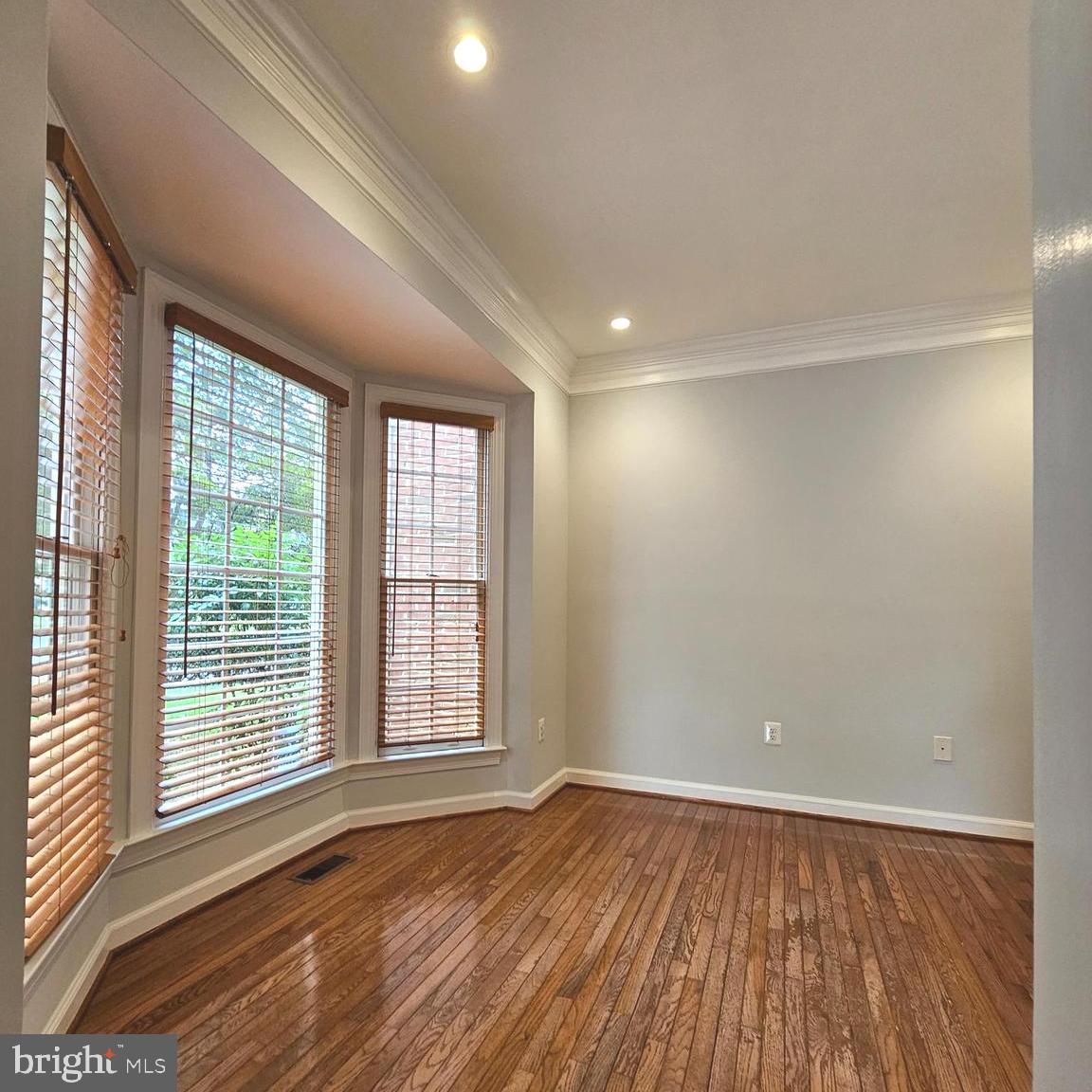 5267 TRACTOR LN, FAIRFAX, Virginia 22030, 5 Bedrooms Bedrooms, ,4 BathroomsBathrooms,Residential,For sale,5267 TRACTOR LN,VAFX2258060 MLS # VAFX2258060