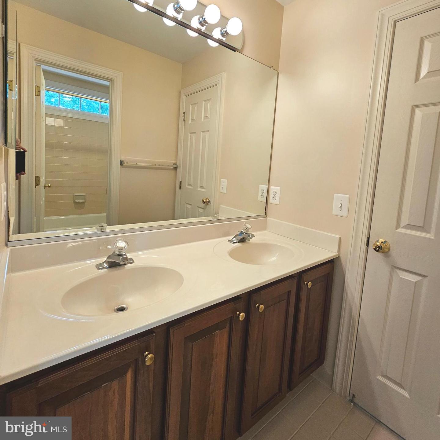5267 TRACTOR LN, FAIRFAX, Virginia 22030, 5 Bedrooms Bedrooms, ,4 BathroomsBathrooms,Residential,For sale,5267 TRACTOR LN,VAFX2258060 MLS # VAFX2258060