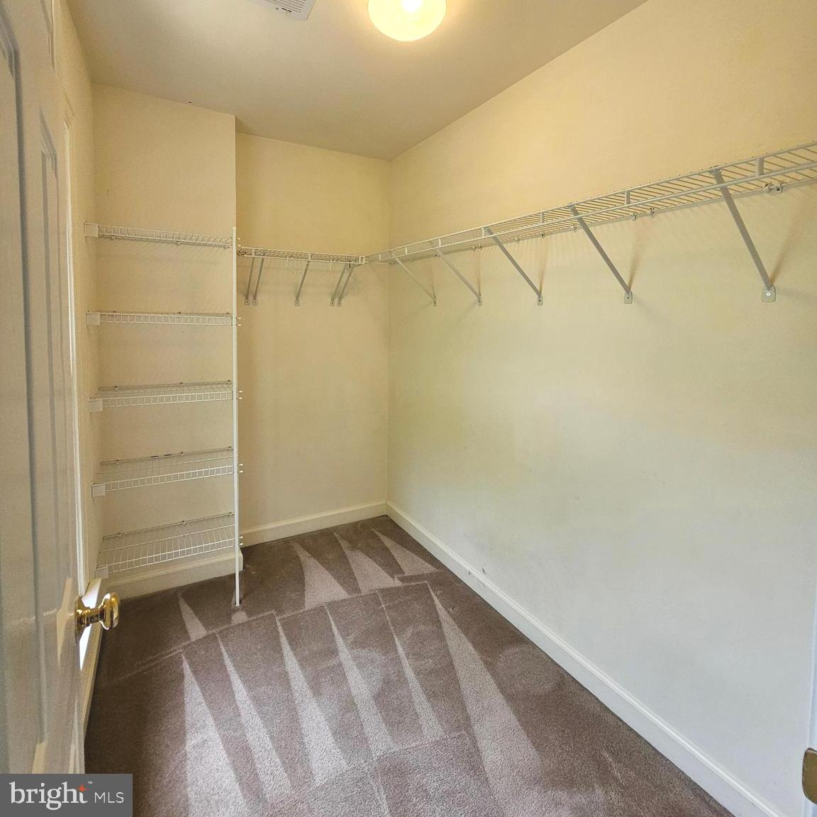 5267 TRACTOR LN, FAIRFAX, Virginia 22030, 5 Bedrooms Bedrooms, ,4 BathroomsBathrooms,Residential,For sale,5267 TRACTOR LN,VAFX2258060 MLS # VAFX2258060