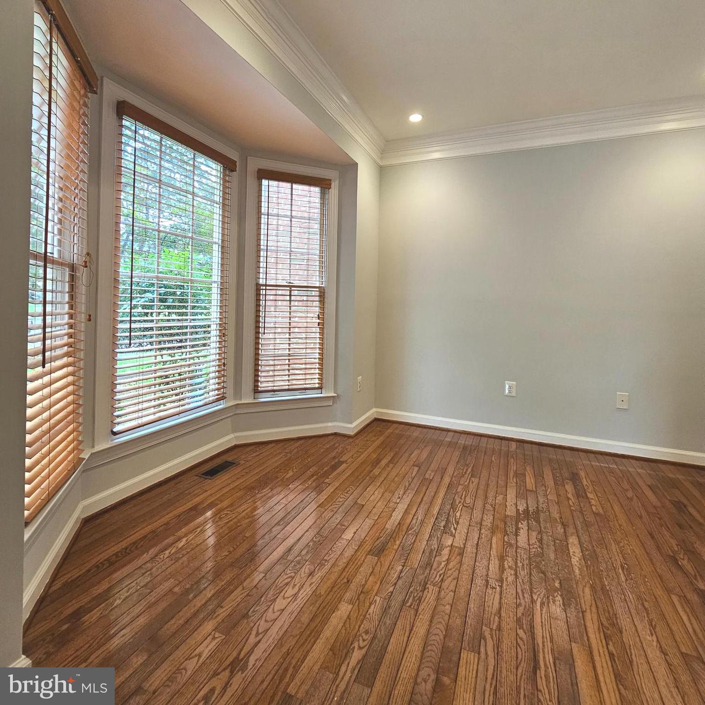 5267 TRACTOR LN, FAIRFAX, Virginia 22030, 5 Bedrooms Bedrooms, ,4 BathroomsBathrooms,Residential,For sale,5267 TRACTOR LN,VAFX2258060 MLS # VAFX2258060