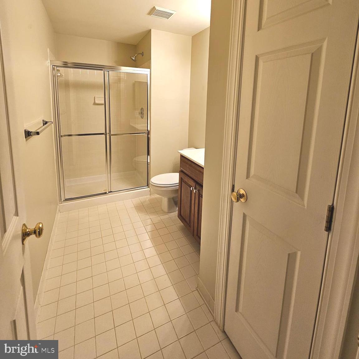 5267 TRACTOR LN, FAIRFAX, Virginia 22030, 5 Bedrooms Bedrooms, ,4 BathroomsBathrooms,Residential,For sale,5267 TRACTOR LN,VAFX2258060 MLS # VAFX2258060