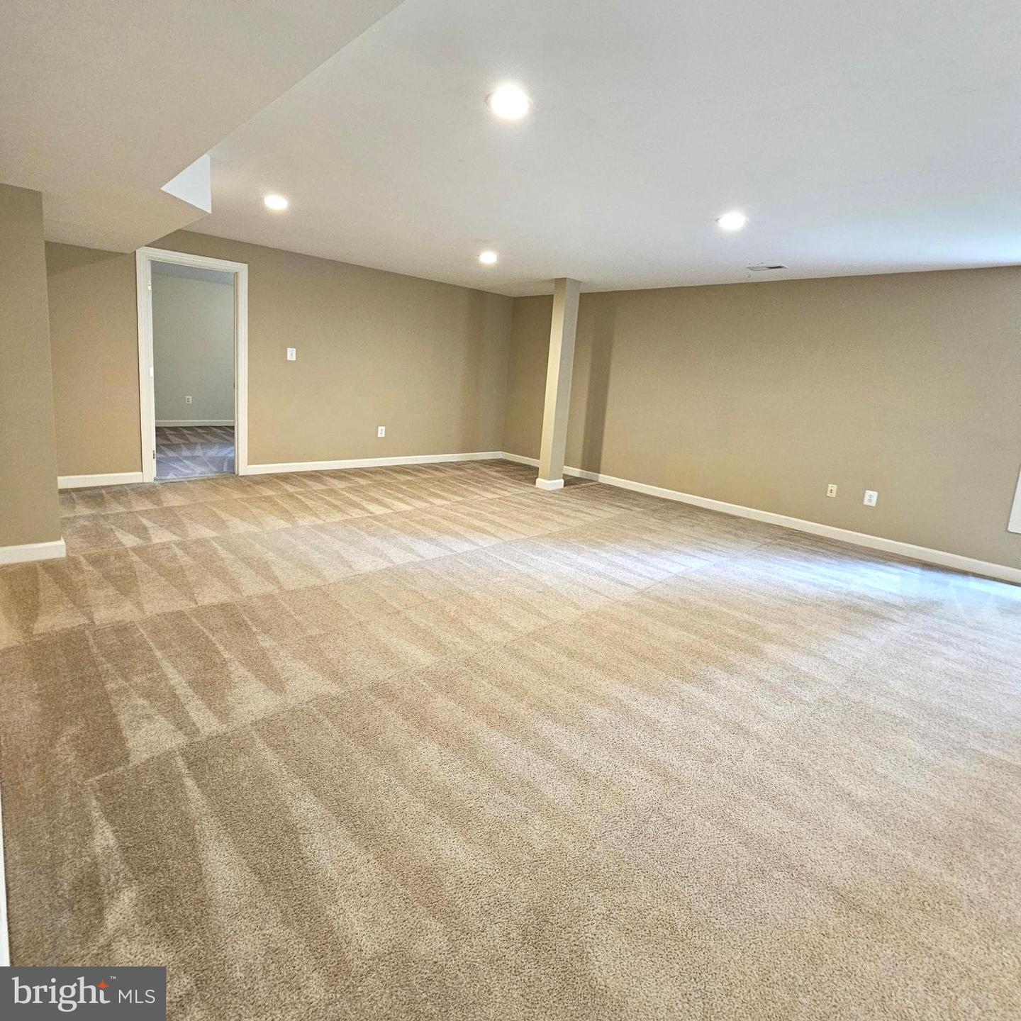 5267 TRACTOR LN, FAIRFAX, Virginia 22030, 5 Bedrooms Bedrooms, ,4 BathroomsBathrooms,Residential,For sale,5267 TRACTOR LN,VAFX2258060 MLS # VAFX2258060