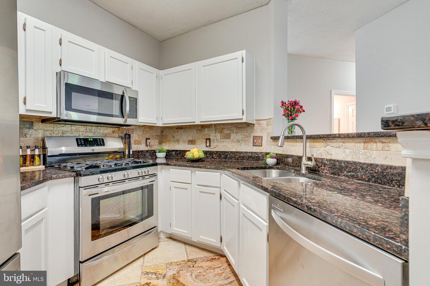4405 FAIR STONE DR #201, FAIRFAX, Virginia 22033, 2 Bedrooms Bedrooms, ,2 BathroomsBathrooms,Residential,For sale,4405 FAIR STONE DR #201,VAFX2258122 MLS # VAFX2258122