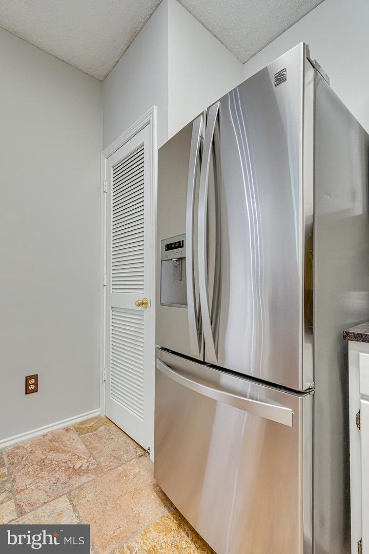 4405 FAIR STONE DR #201, FAIRFAX, Virginia 22033, 2 Bedrooms Bedrooms, ,2 BathroomsBathrooms,Residential,For sale,4405 FAIR STONE DR #201,VAFX2258122 MLS # VAFX2258122