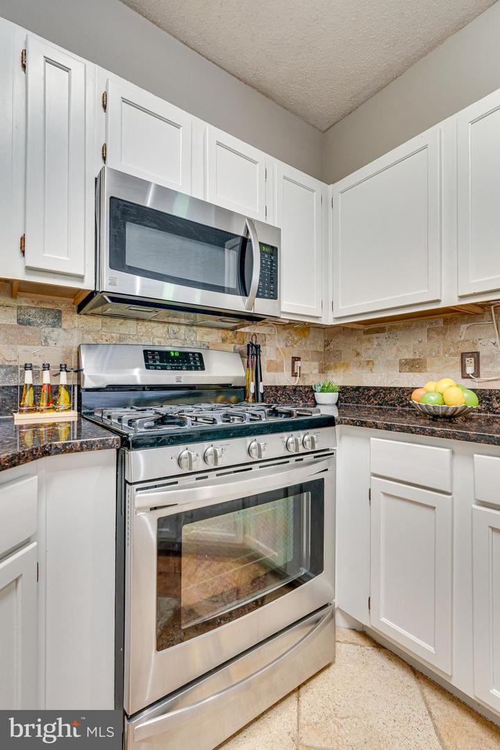 4405 FAIR STONE DR #201, FAIRFAX, Virginia 22033, 2 Bedrooms Bedrooms, ,2 BathroomsBathrooms,Residential,For sale,4405 FAIR STONE DR #201,VAFX2258122 MLS # VAFX2258122
