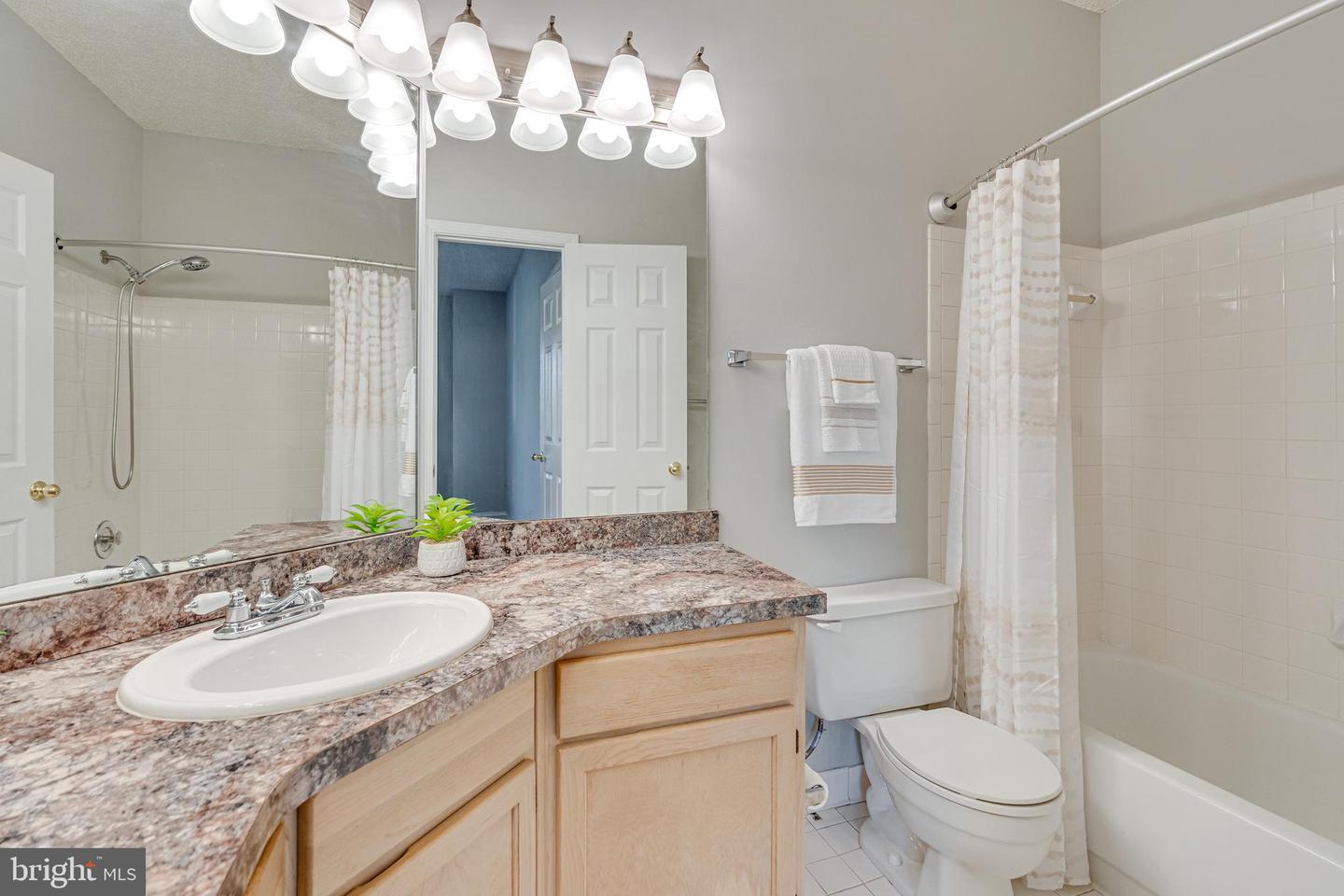 4405 FAIR STONE DR #201, FAIRFAX, Virginia 22033, 2 Bedrooms Bedrooms, ,2 BathroomsBathrooms,Residential,For sale,4405 FAIR STONE DR #201,VAFX2258122 MLS # VAFX2258122