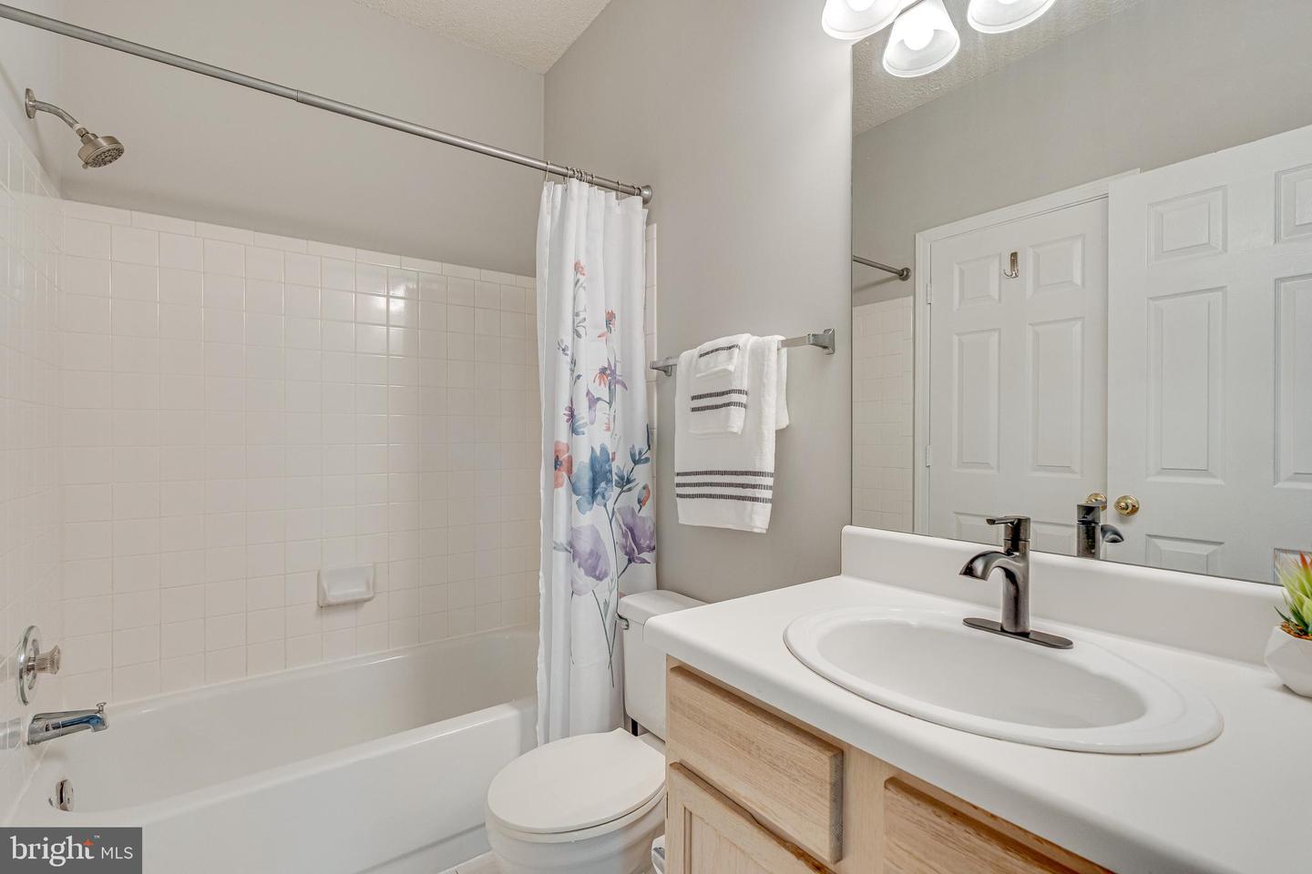 4405 FAIR STONE DR #201, FAIRFAX, Virginia 22033, 2 Bedrooms Bedrooms, ,2 BathroomsBathrooms,Residential,For sale,4405 FAIR STONE DR #201,VAFX2258122 MLS # VAFX2258122