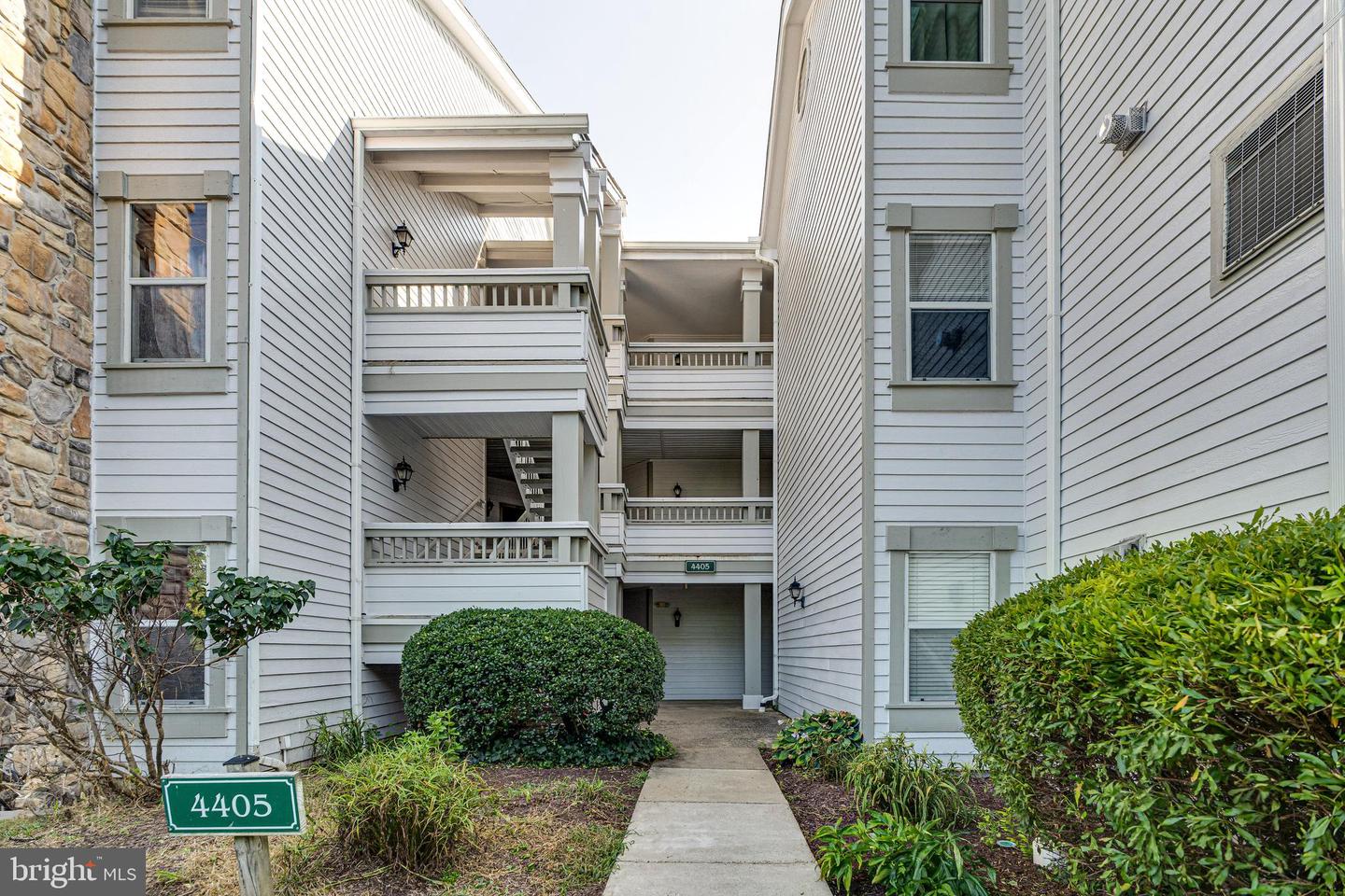 4405 FAIR STONE DR #201, FAIRFAX, Virginia 22033, 2 Bedrooms Bedrooms, ,2 BathroomsBathrooms,Residential,For sale,4405 FAIR STONE DR #201,VAFX2258122 MLS # VAFX2258122