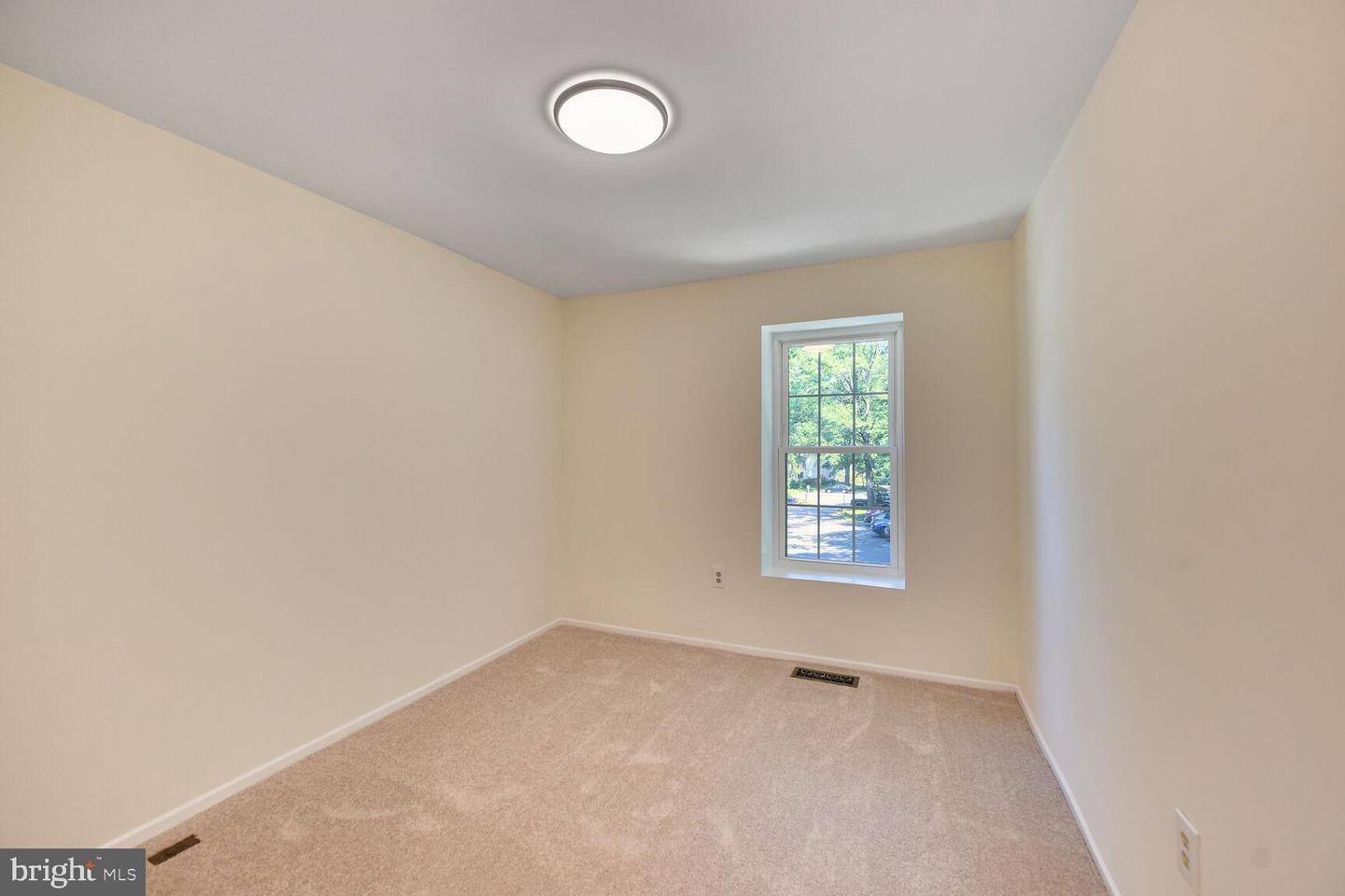 10238 SASSAFRAS WOODS CT, BURKE, Virginia 22015, 3 Bedrooms Bedrooms, ,3 BathroomsBathrooms,Residential,For sale,10238 SASSAFRAS WOODS CT,VAFX2258172 MLS # VAFX2258172