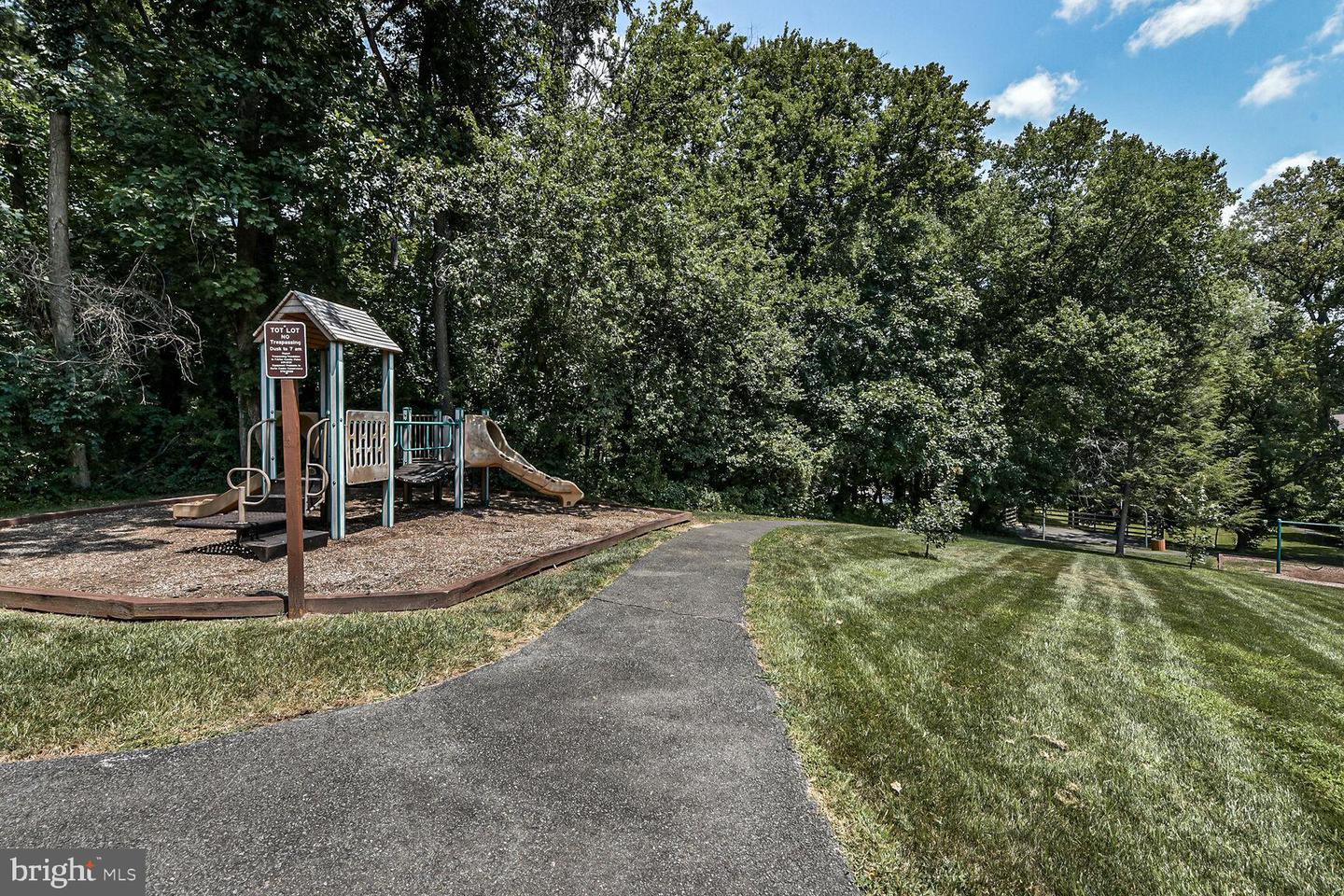 10238 SASSAFRAS WOODS CT, BURKE, Virginia 22015, 3 Bedrooms Bedrooms, ,3 BathroomsBathrooms,Residential,For sale,10238 SASSAFRAS WOODS CT,VAFX2258172 MLS # VAFX2258172