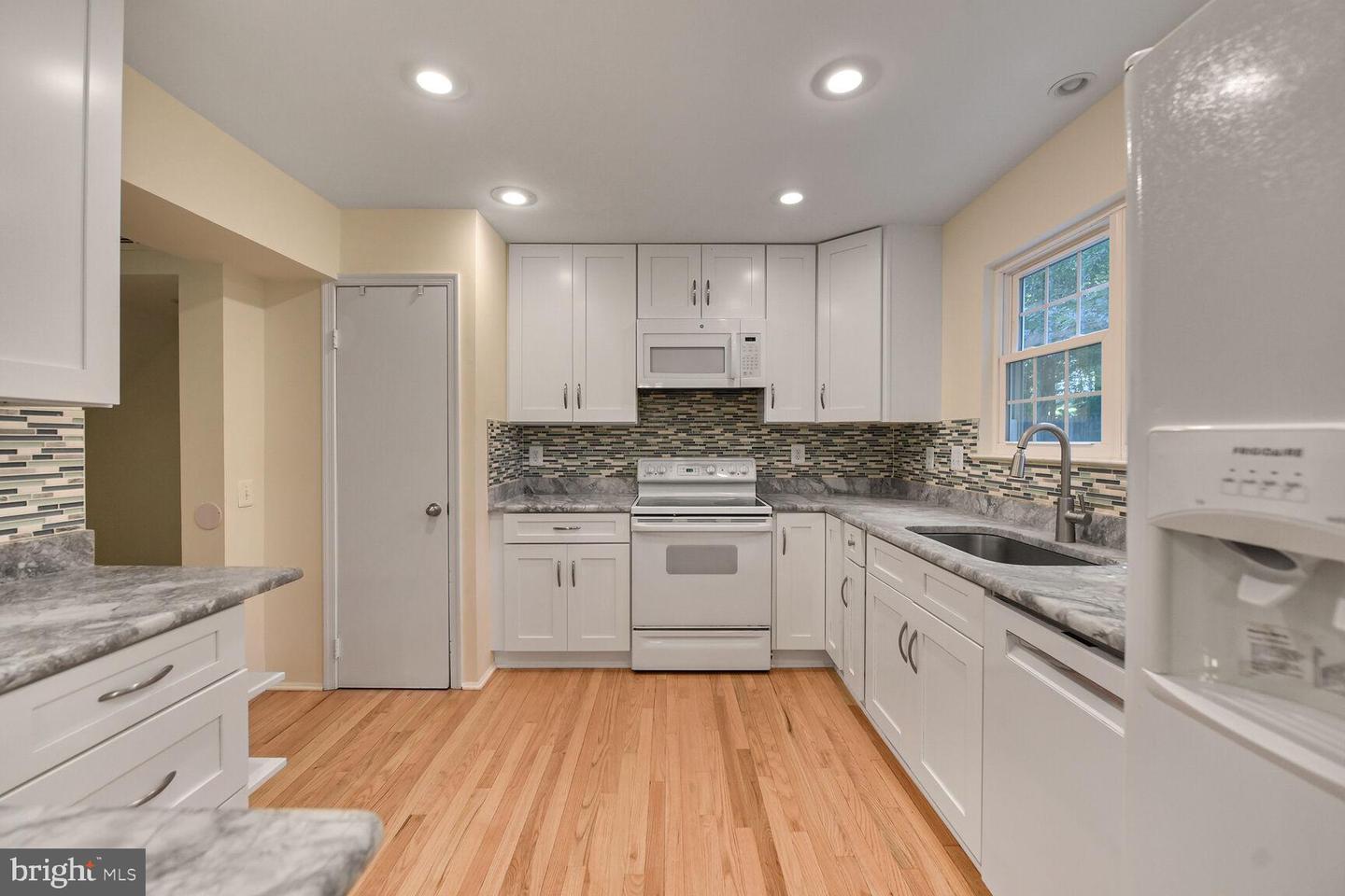 10238 SASSAFRAS WOODS CT, BURKE, Virginia 22015, 3 Bedrooms Bedrooms, ,3 BathroomsBathrooms,Residential,For sale,10238 SASSAFRAS WOODS CT,VAFX2258172 MLS # VAFX2258172