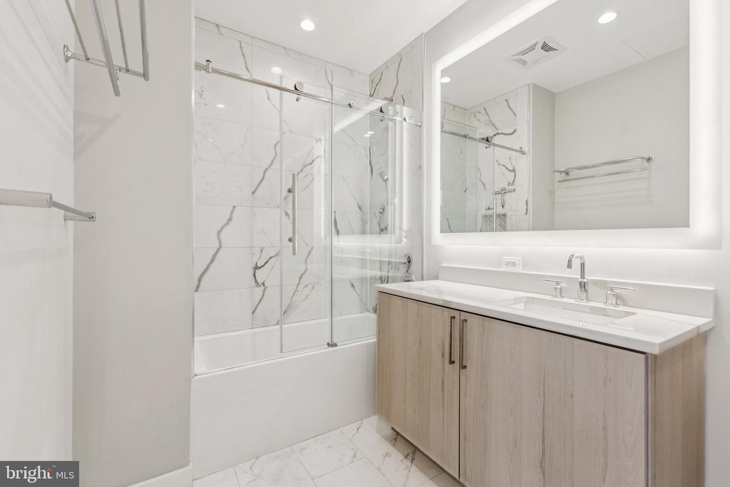 646 H ST NE #406, WASHINGTON, District Of Columbia 20002, 1 Bedroom Bedrooms, ,1 BathroomBathrooms,Residential,For sale,646 H ST NE #406,DCDC2212630 MLS # DCDC2212630