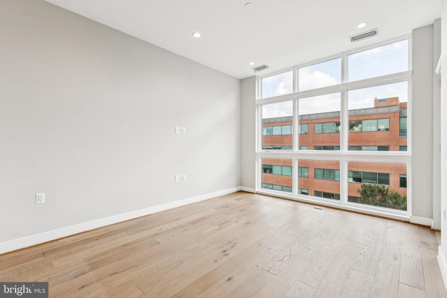 646 H ST NE #406, WASHINGTON, District Of Columbia 20002, 1 Bedroom Bedrooms, ,1 BathroomBathrooms,Residential,For sale,646 H ST NE #406,DCDC2212630 MLS # DCDC2212630
