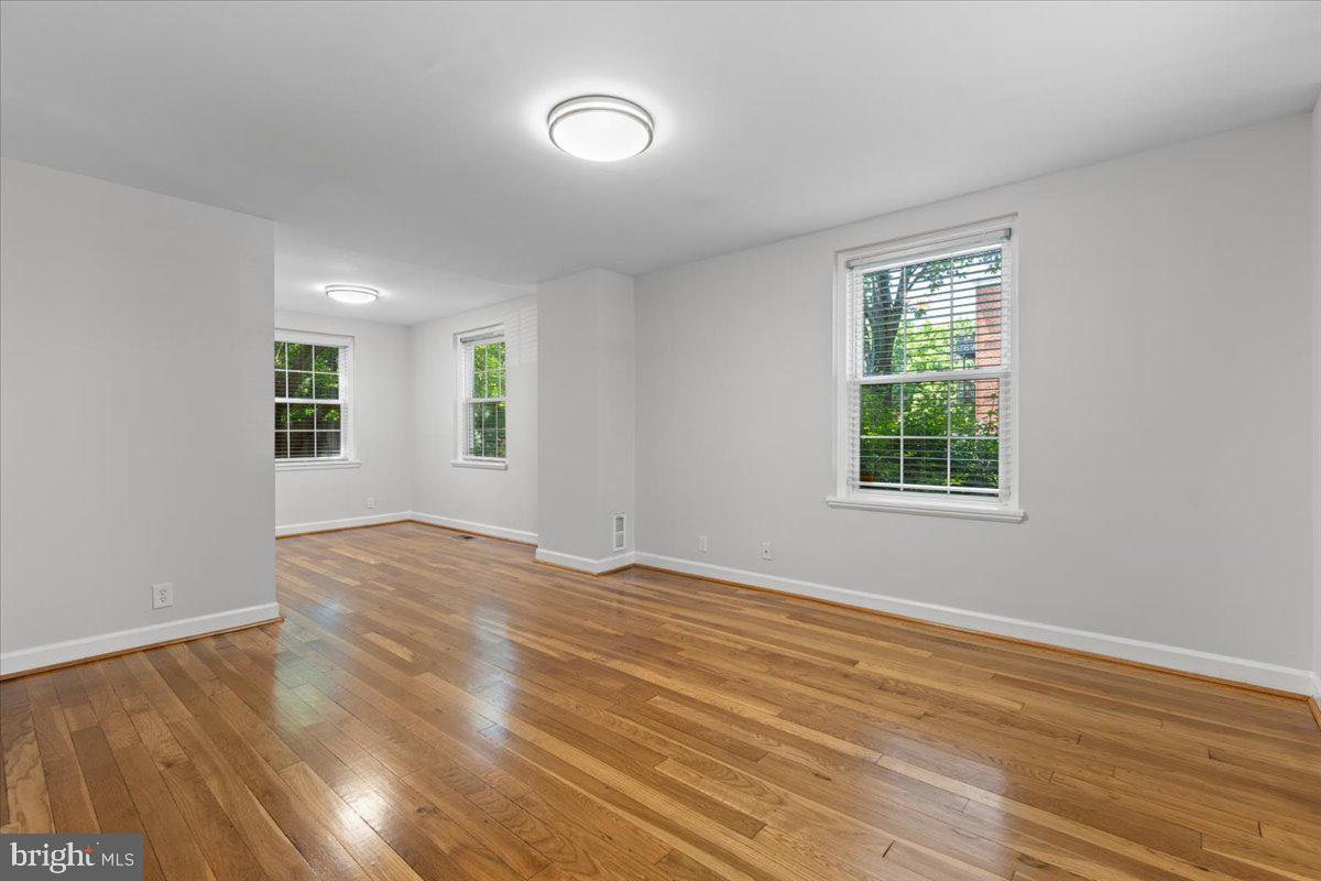 2990 S COLUMBUS ST, ARLINGTON, Virginia 22206, 2 Bedrooms Bedrooms, ,2 BathroomsBathrooms,Residential,For sale,2990 S COLUMBUS ST,VAAX2047976 MLS # VAAX2047976