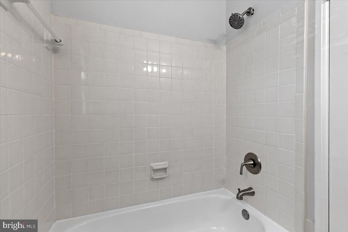 2990 S COLUMBUS ST, ARLINGTON, Virginia 22206, 2 Bedrooms Bedrooms, ,2 BathroomsBathrooms,Residential,For sale,2990 S COLUMBUS ST,VAAX2047976 MLS # VAAX2047976