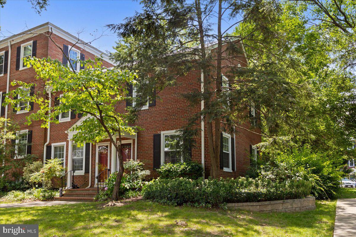 2990 S COLUMBUS ST, ARLINGTON, Virginia 22206, 2 Bedrooms Bedrooms, ,2 BathroomsBathrooms,Residential,For sale,2990 S COLUMBUS ST,VAAX2047976 MLS # VAAX2047976