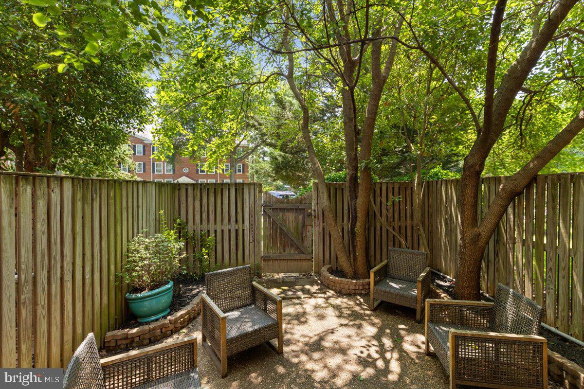 2990 S COLUMBUS ST, ARLINGTON, Virginia 22206, 2 Bedrooms Bedrooms, ,2 BathroomsBathrooms,Residential,For sale,2990 S COLUMBUS ST,VAAX2047976 MLS # VAAX2047976