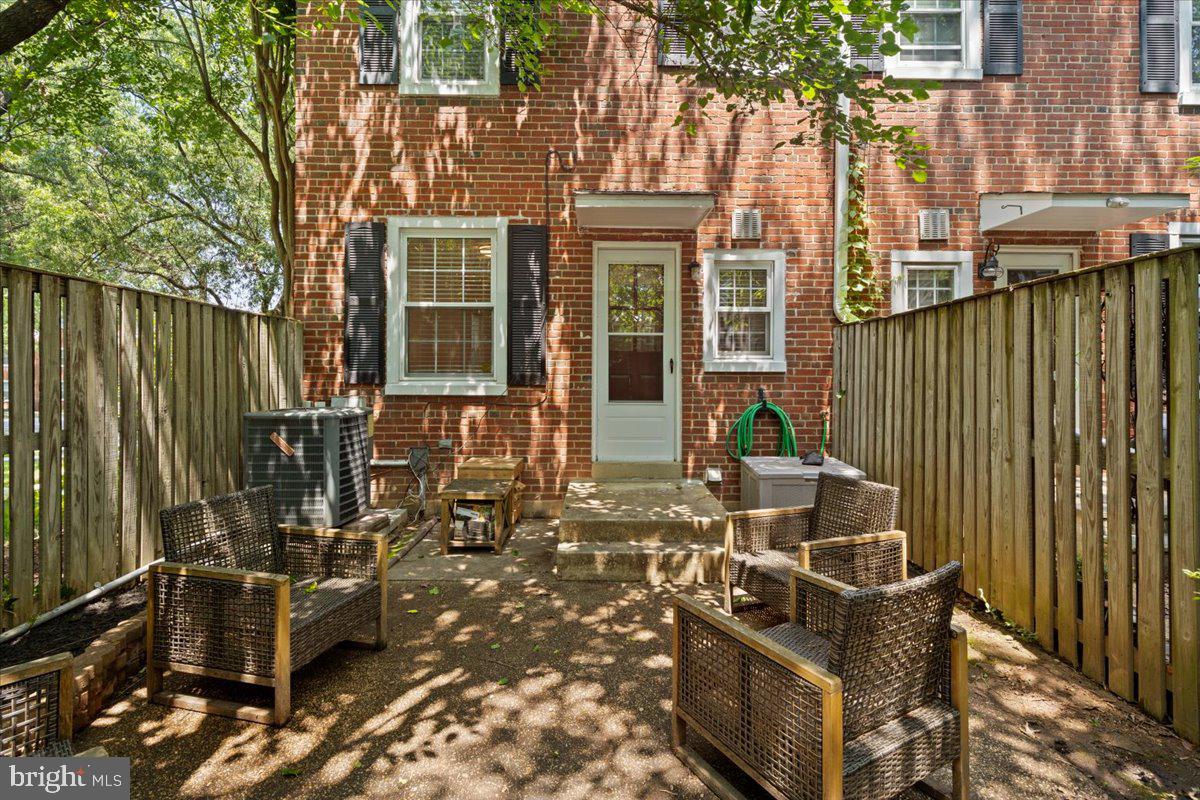 2990 S COLUMBUS ST, ARLINGTON, Virginia 22206, 2 Bedrooms Bedrooms, ,2 BathroomsBathrooms,Residential,For sale,2990 S COLUMBUS ST,VAAX2047976 MLS # VAAX2047976