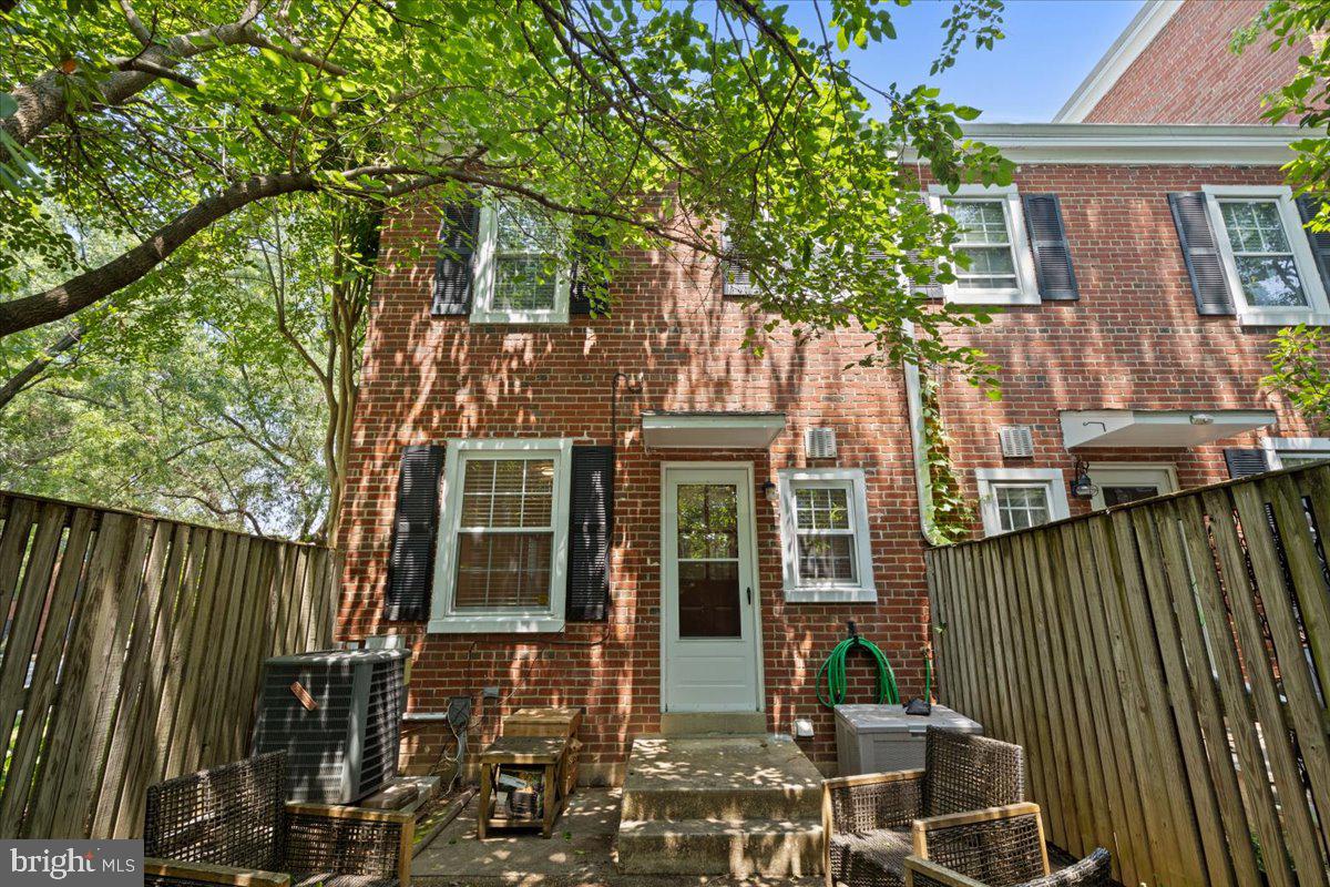 2990 S COLUMBUS ST, ARLINGTON, Virginia 22206, 2 Bedrooms Bedrooms, ,2 BathroomsBathrooms,Residential,For sale,2990 S COLUMBUS ST,VAAX2047976 MLS # VAAX2047976