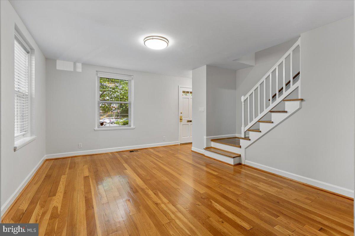 2990 S COLUMBUS ST, ARLINGTON, Virginia 22206, 2 Bedrooms Bedrooms, ,2 BathroomsBathrooms,Residential,For sale,2990 S COLUMBUS ST,VAAX2047976 MLS # VAAX2047976