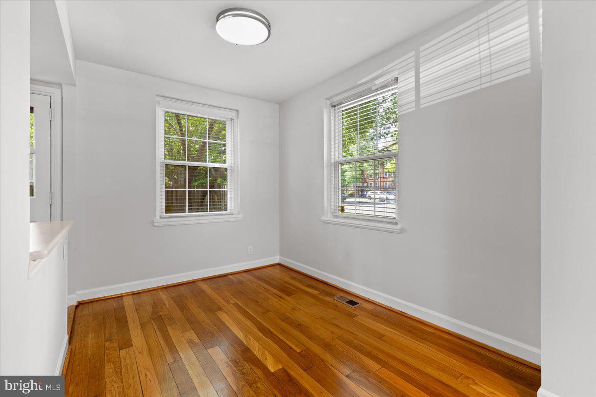 2990 S COLUMBUS ST, ARLINGTON, Virginia 22206, 2 Bedrooms Bedrooms, ,2 BathroomsBathrooms,Residential,For sale,2990 S COLUMBUS ST,VAAX2047976 MLS # VAAX2047976