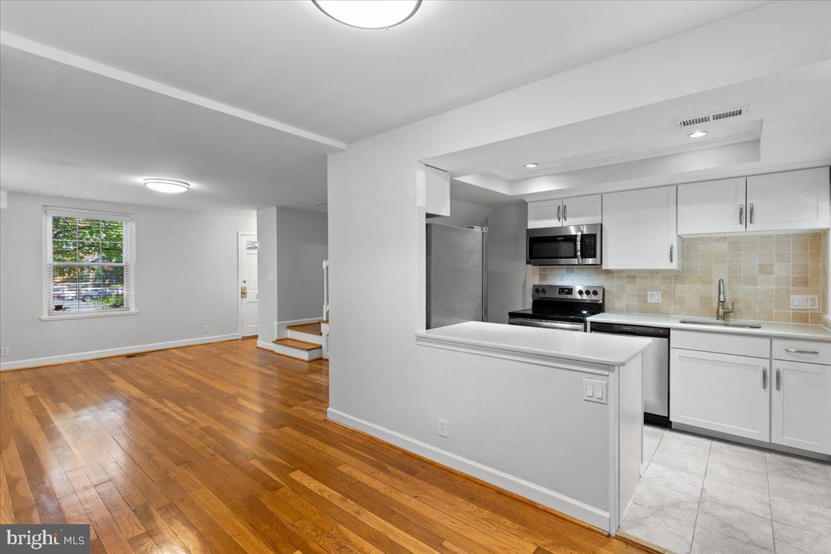 2990 S COLUMBUS ST, ARLINGTON, Virginia 22206, 2 Bedrooms Bedrooms, ,2 BathroomsBathrooms,Residential,For sale,2990 S COLUMBUS ST,VAAX2047976 MLS # VAAX2047976