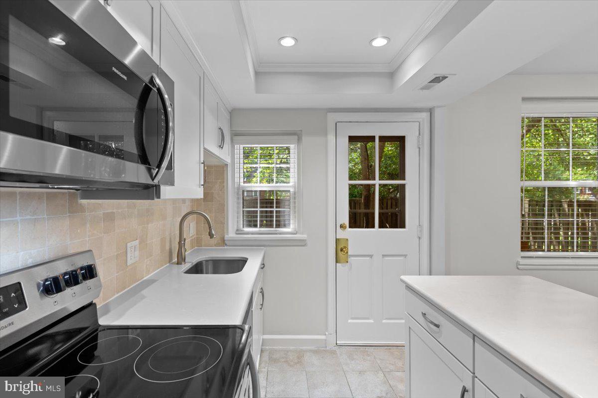 2990 S COLUMBUS ST, ARLINGTON, Virginia 22206, 2 Bedrooms Bedrooms, ,2 BathroomsBathrooms,Residential,For sale,2990 S COLUMBUS ST,VAAX2047976 MLS # VAAX2047976