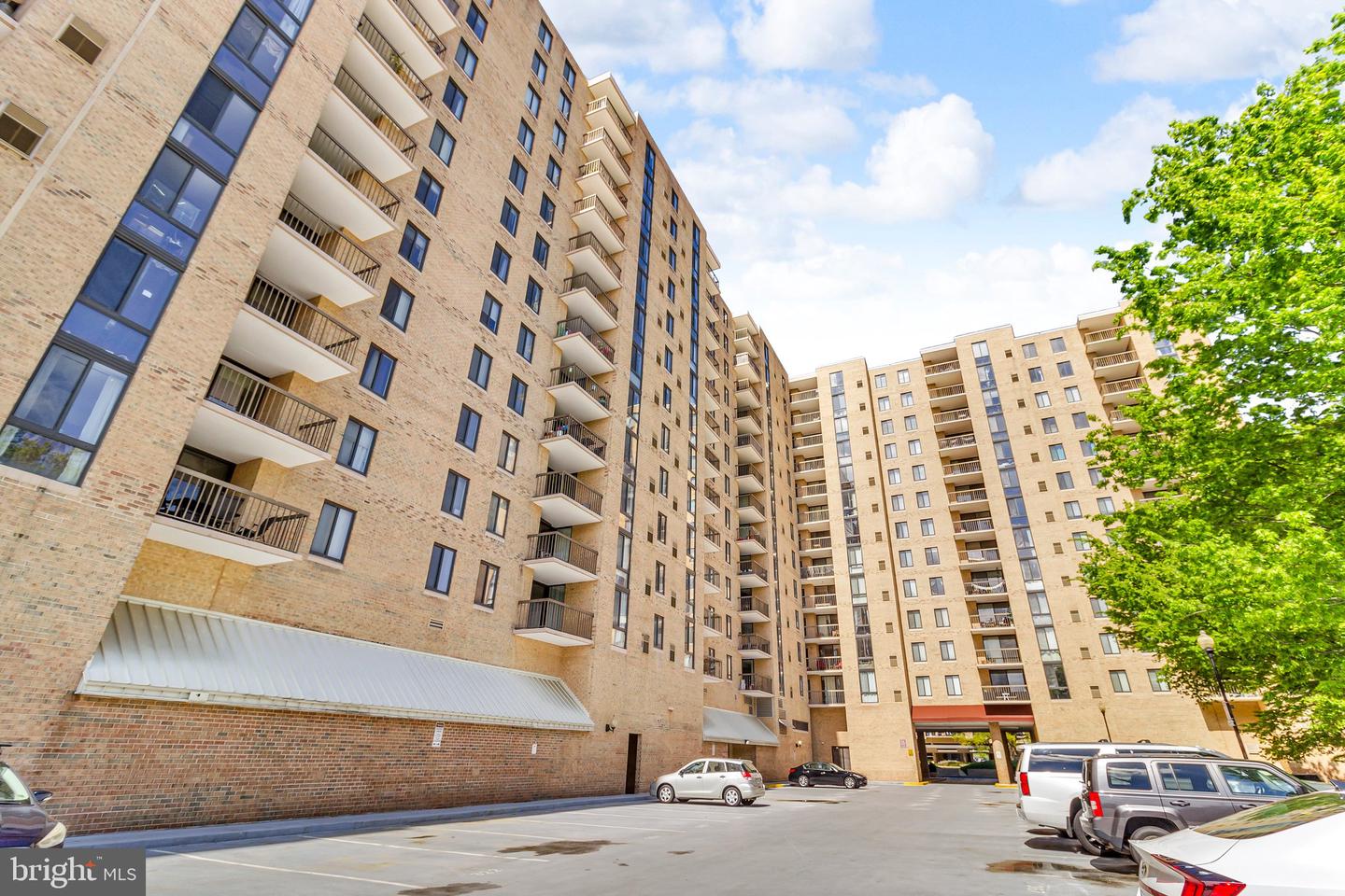 4500 S FOUR MILE RUN DR #732, ARLINGTON, Virginia 22204, 2 Bedrooms Bedrooms, ,2 BathroomsBathrooms,Residential,For sale,4500 S FOUR MILE RUN DR #732,VAAR2061536 MLS # VAAR2061536