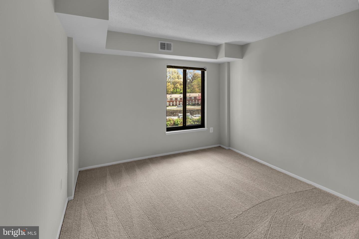 4500 S FOUR MILE RUN DR #732, ARLINGTON, Virginia 22204, 2 Bedrooms Bedrooms, ,2 BathroomsBathrooms,Residential,For sale,4500 S FOUR MILE RUN DR #732,VAAR2061536 MLS # VAAR2061536