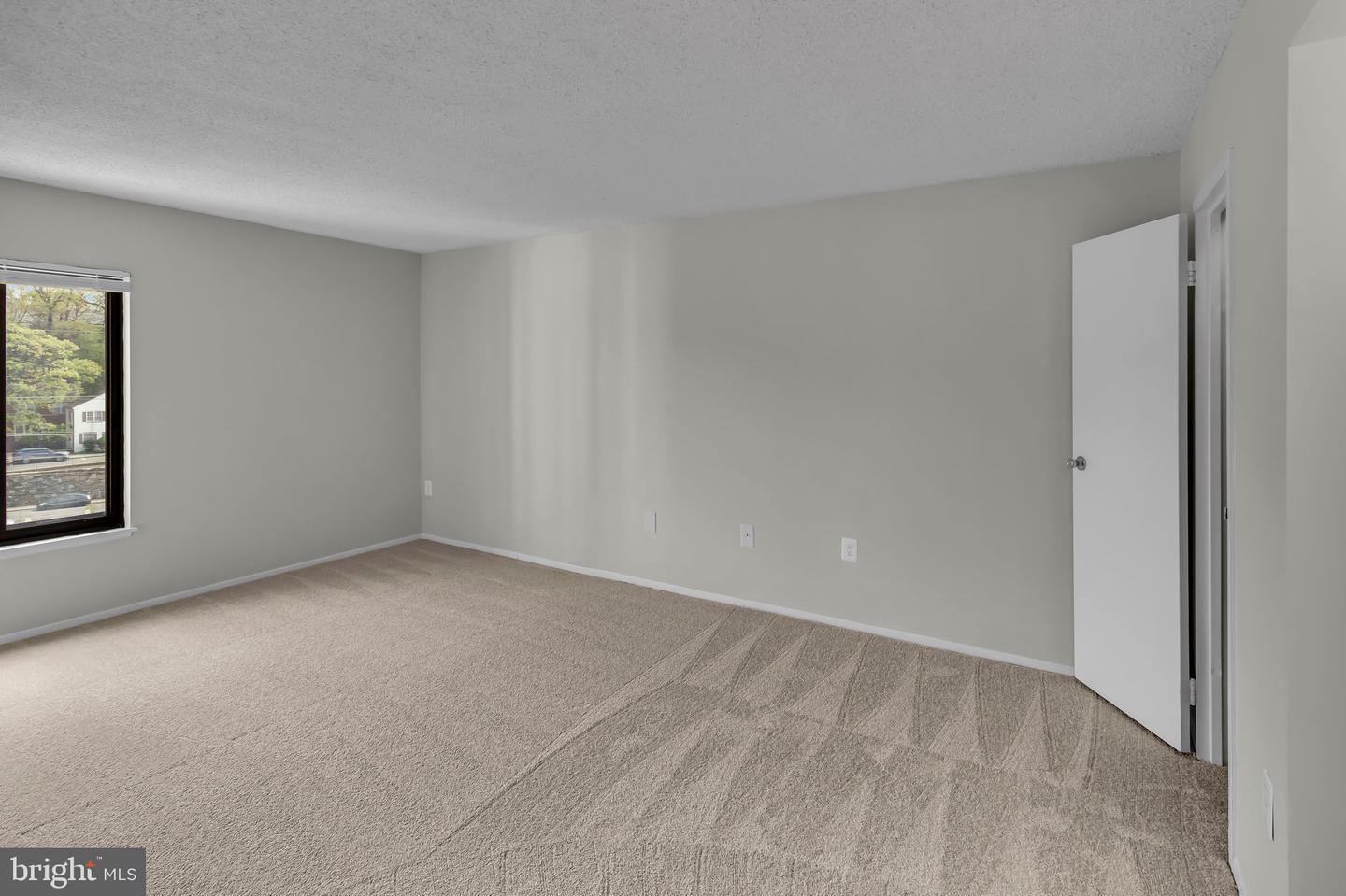 4500 S FOUR MILE RUN DR #732, ARLINGTON, Virginia 22204, 2 Bedrooms Bedrooms, ,2 BathroomsBathrooms,Residential,For sale,4500 S FOUR MILE RUN DR #732,VAAR2061536 MLS # VAAR2061536